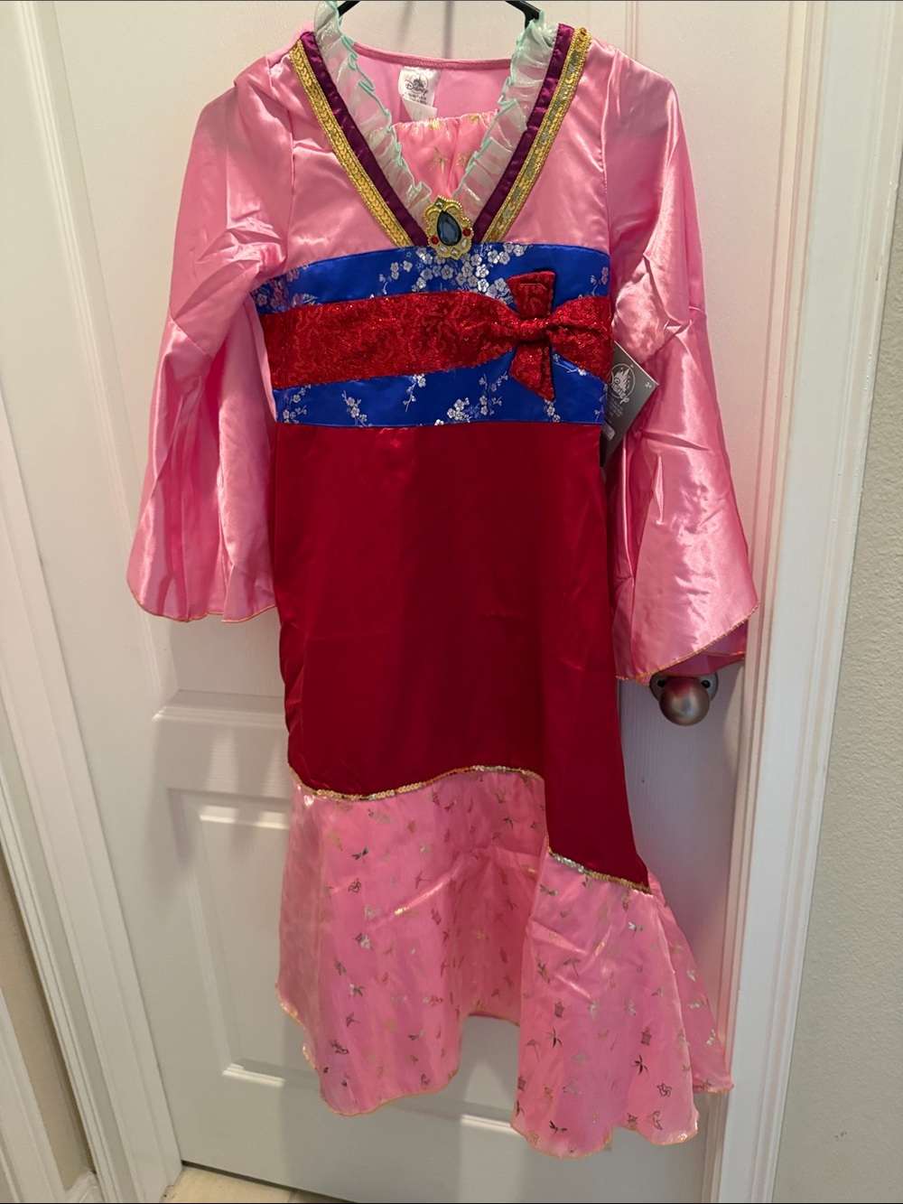 Disney Mulan costume from the movie Mulan brand new tags on size 9/10